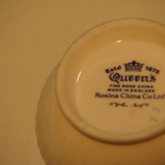 Commemorative Cup and Saucer of the Wedding of Prince Charles and Lady Diana - Picture 6 of 7